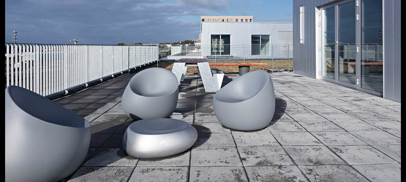image de la terrasse de l'école de design de Nantes Atlantique pour IDM par Gwenaelle hoyet photographe
